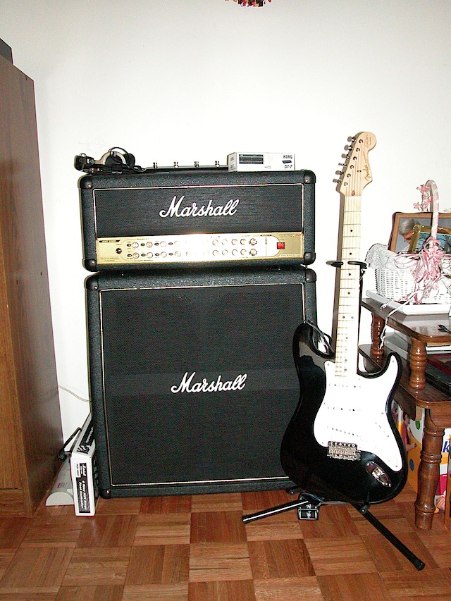Fender Strat & Marshall Amp_012